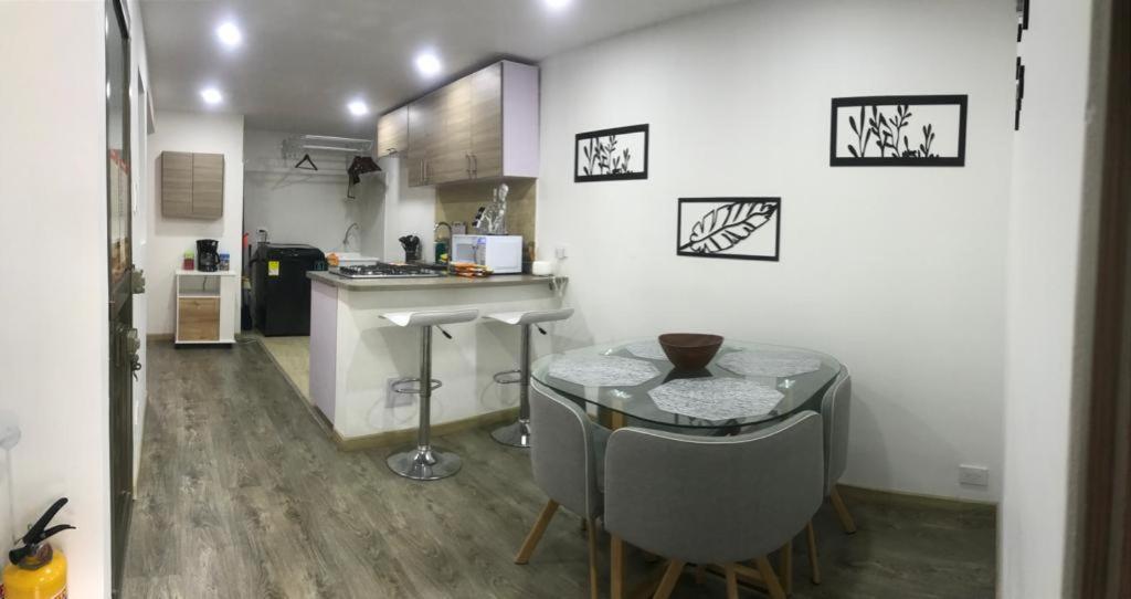 Apartamento Confortable, Amoblado En ボゴタ エクステリア 写真