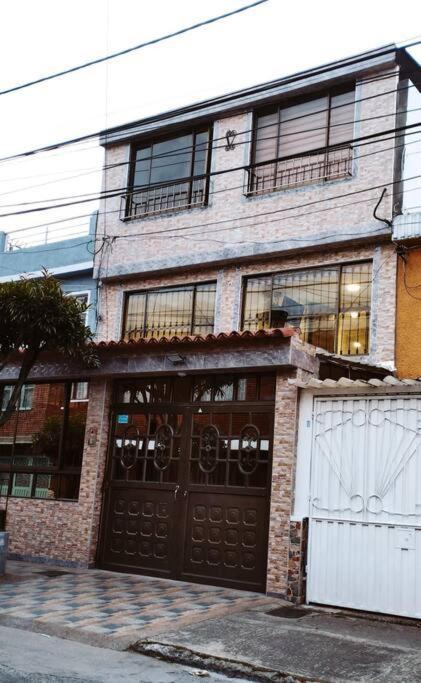 Apartamento Confortable, Amoblado En ボゴタ エクステリア 写真