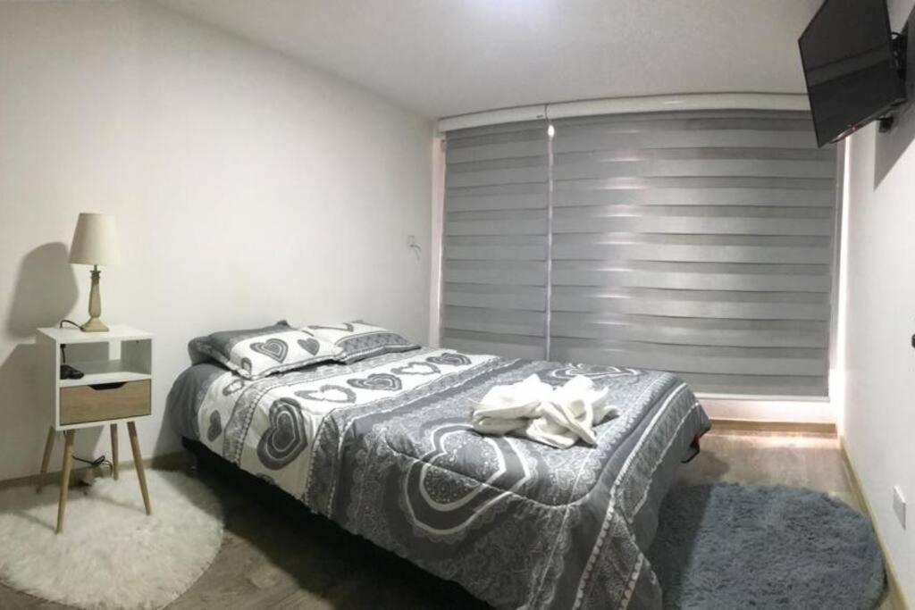 Apartamento Confortable, Amoblado En ボゴタ エクステリア 写真